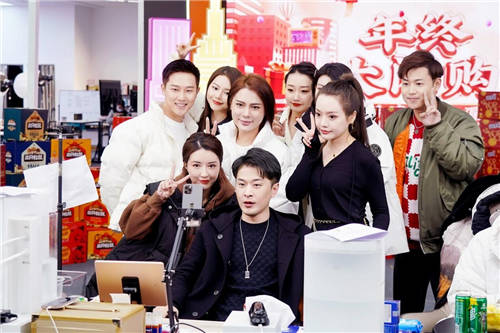 從員工到家人，青年企業(yè)家辛巴讓公益不斷傳遞