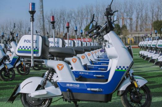 換上新裝備，執(zhí)勤更高效，雅迪電動(dòng)車(chē)助力六安市平安建設(shè)
