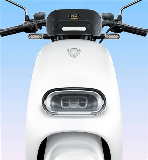 新發(fā)布兩款雅迪電動(dòng)車，一次充電續(xù)航超過120公里，可跨城行駛