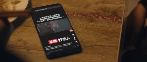青島“的哥”施救心臟驟停女子，13年堅(jiān)持做好事，獲評(píng)今日頭條2021年度好心人
