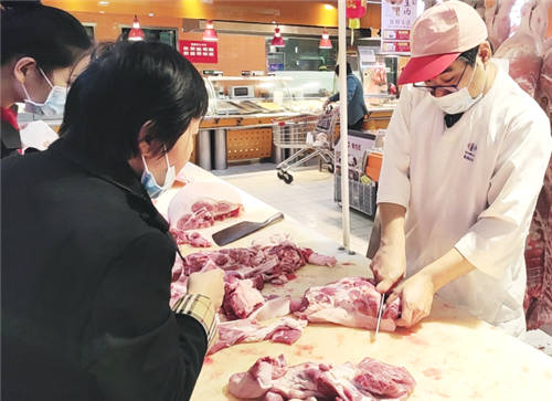 看庖丁達人郭康林8分鐘大顯身手 上家樂福春節(jié)買“好”、“省”豬肉