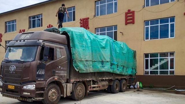 吉林玉米搬運(yùn)工，用團(tuán)油省出“金色收獲季”
