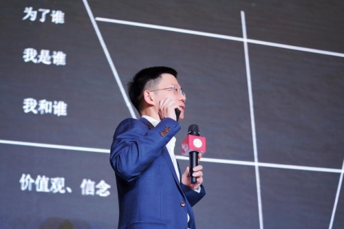知名心理學(xué)作家盧熠翎：好的親密關(guān)系，兩人內(nèi)在的精神高度必須是對(duì)等的