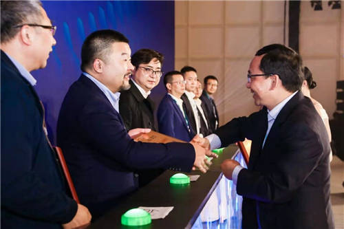 百度攜手維諦技術等合作伙伴發(fā)布“平湖“直流鋰電系統(tǒng)