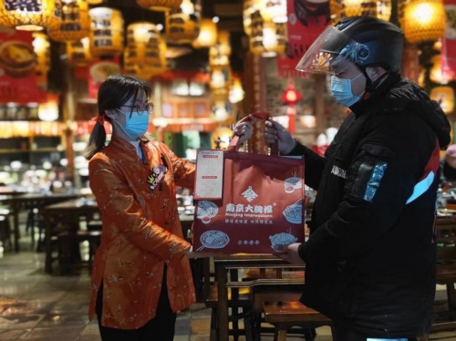 順豐同城聯(lián)合百大餐飲品牌打造年夜飯專送，助力萬家團(tuán)圓！