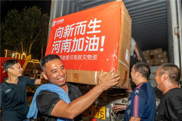 深度踐行公益，辛選創(chuàng)始人辛巴率團隊馳援河南