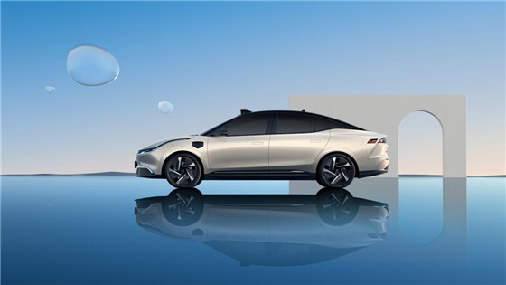 威馬汽車不斷融合前沿科技與設(shè)計(jì)革新，威馬EX5讓駕乘更智能