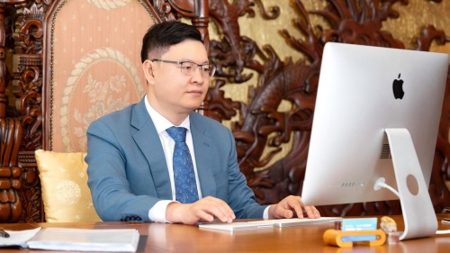志之所趨，追光前行——記長信康和董事長劉岳霖