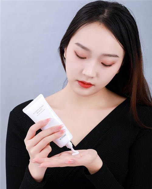 丸碧至美琉光潔顏乳，輕松洗出細(xì)膩舒爽好肌膚