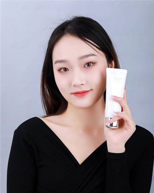 丸碧至美琉光潔顏乳，輕松洗出細(xì)膩舒爽好肌膚