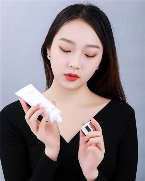 丸碧至美琉光潔顏乳，輕松洗出細(xì)膩舒爽好肌膚