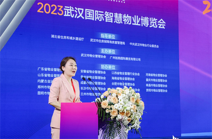 武漢市住房保障和房屋管理局黨組成員、副局長(zhǎng)、中共武漢市物業(yè)行業(yè)委員會(huì)黨委書(shū)記謝平.jpg