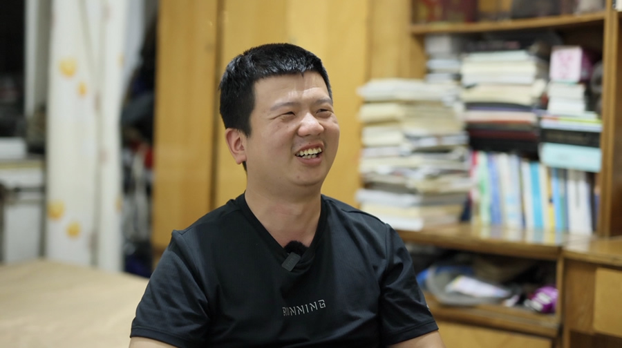阿里巴巴全球數(shù)學(xué)競(jìng)賽開講 張益唐勉勵(lì)快遞小哥堅(jiān)持所愛.jpg