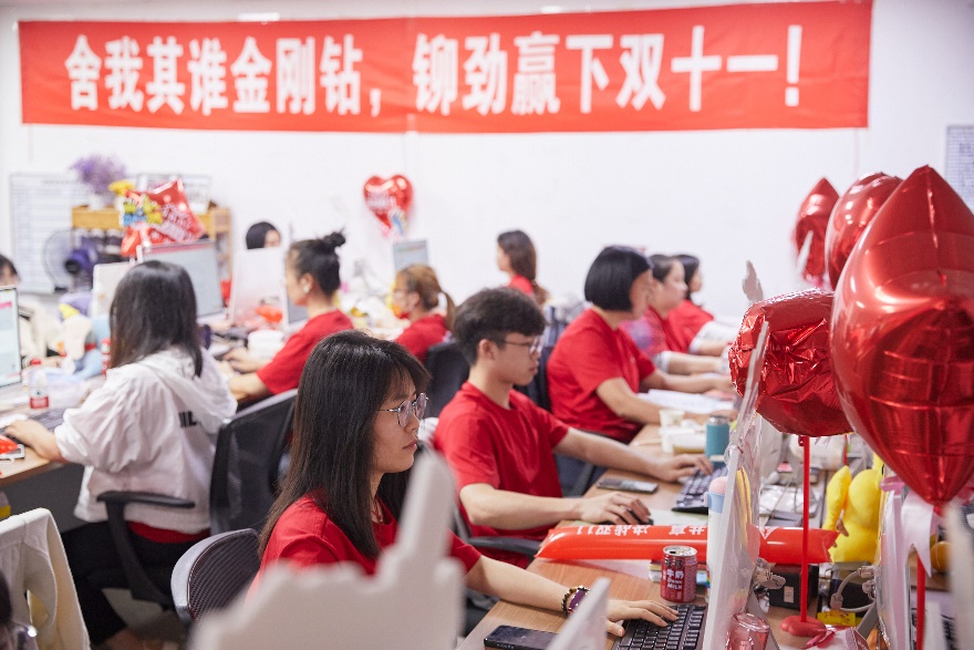 大促開啟后，入駐拼多多百億補貼的農(nóng)貨、國貨商家同比增長了2倍以上.jpg