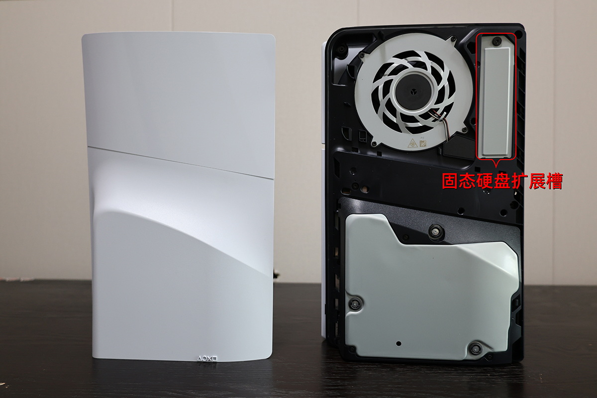 17固態(tài)硬盤擴展槽.jpg