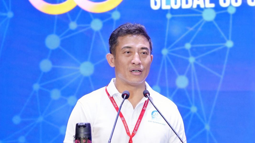 香港科技大學(xué)集成電路設(shè)計(jì)中心主任、香港科技大學(xué)-高通聯(lián)合創(chuàng)新及研究實(shí)驗(yàn)室主任、光學(xué)無(wú)線(xiàn)實(shí)驗(yàn)室主任 俞捷