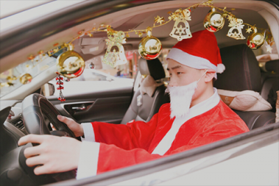 Skr人才，這年頭圣誕老人都開車了