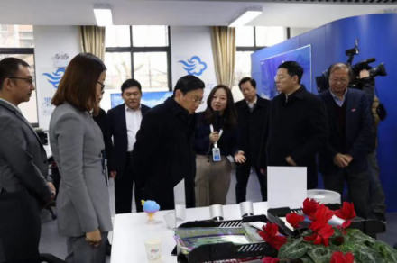 江蘇省委常委、南京市委書(shū)記張敬華視察墨跡天氣智慧研究院