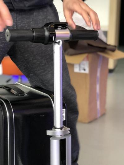 賣到斷貨的黑科技智能騎行旅行箱終于入手了！