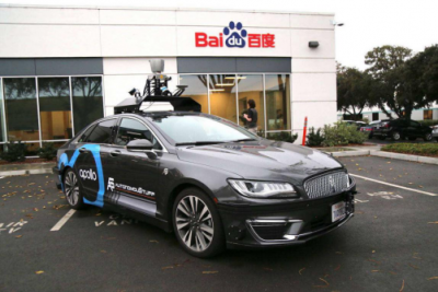 聚焦CES2019：蘇寧將宣布重磅科技信息 或?qū)⒆兏镏袊闶凼袌?/></p><p>華為則在手機(jī)業(yè)務(wù)逐漸走在國際前列之后，在今年也借助CES這個平臺展示出進(jìn)軍電視市場的決心，推出內(nèi)置自家麒麟芯片的4K和8K電視，定位中高端市場。如果說華為只是產(chǎn)品品類的跨界，零售巨頭蘇寧這一步邁的似乎更大一些。</p><p>今年CES蘇寧將推出包括一整套智能家居硬件產(chǎn)品及BiuOS系統(tǒng)。據(jù)悉，蘇寧計(jì)劃用一個完整的智能家居場景來展示未來家庭的全新體驗(yàn)。面對這個千億規(guī)模的智能家居市場，半路出家的蘇寧胸有成竹，這源于其以零售為核心的多產(chǎn)業(yè)的布局和深度融合，其構(gòu)建的智能家居生態(tài)圈就是最好的例證，客廳、廚房等場景的入口型產(chǎn)品都可以實(shí)現(xiàn)與蘇寧零售業(yè)務(wù)互聯(lián)互通，通過語音控制可實(shí)現(xiàn)隨時下單購物，蘇寧物流隨時準(zhǔn)備極速送達(dá)。</p><p>除進(jìn)行展品的展示之外，據(jù)內(nèi)部消息，蘇寧還將在CES上發(fā)布對供應(yīng)鏈企業(yè)賦能解決方案。近年來中國零售業(yè)逐漸與世界接軌，并且基于中國特有的國情發(fā)展出了一批領(lǐng)先于世界的技術(shù)。蘇寧作為國內(nèi)最大的線上線下同步發(fā)展的智慧零售商，在零售行業(yè)縱橫29年，是技術(shù)驅(qū)動企業(yè)、模式驅(qū)動企業(yè)的實(shí)踐者和受益者，如今蘇寧又將其經(jīng)驗(yàn)、積累帶到世界舞臺，讓其他零售企業(yè)也享受中國市場快速發(fā)展的紅利，從而更好地服務(wù)消費(fèi)者。</p><p>荊偉表示：“我們這次會宣布一個有關(guān)智慧零售能力開放的重大消息，這對行業(yè)來說是一個重磅炸彈。蘇寧這次是來找合作伙伴的，希望把成功幫助蘇寧轉(zhuǎn)型的一套零售系統(tǒng)和行業(yè)共享，助力行業(yè)內(nèi)的企業(yè)更好地打通消費(fèi)者和品牌商之間的供需關(guān)系，來跨越發(fā)展的門檻，實(shí)現(xiàn)零售企業(yè)的自身價(jià)值，最終與蘇寧一起形成大零售生態(tài)，一起更好地服務(wù)消費(fèi)者。”</p><p align=