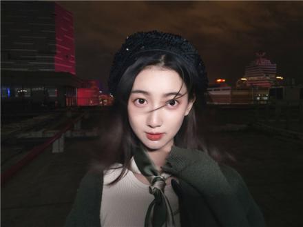 攝影師MOOM評測美圖V7 暗夜絕美人像一臺手機(jī)搞定！