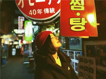 攝影師MOOM評測美圖V7 暗夜絕美人像一臺手機(jī)搞定！