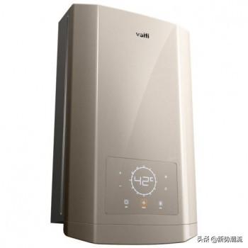 華帝JH2.1燃?xì)鉄崴鳎瑸槟忈屔疃锏你逶⌒腋８?/></p><p>一鍵“舒適浴”，溫度調(diào)節(jié)更智能</p><p>在華帝燃?xì)鉄崴鳟a(chǎn)品中，其還獨(dú)創(chuàng)了一鍵舒適浴功能。僅需輕啟一個按鍵，燃?xì)鉄崴鞯母袦y器就會自動感應(yīng)外界的溫度變化，并將感測信號傳遞到產(chǎn)品智能舒適數(shù)據(jù)庫系統(tǒng)計算分析，得出一個最佳貼近用戶洗浴的舒適溫度值，以作為最新的目標(biāo)溫度。</p><p>作為華帝燃?xì)鉄崴髦械募蟪烧咧?，華帝JH2.1燃?xì)鉄崴髯匀灰膊粫倭诉@個極具人性化的設(shè)計。無論春夏秋冬，一個按鍵就可以讓您暢享沐浴新體驗，徹底免去繁瑣的調(diào)節(jié)過程。</p><p align=