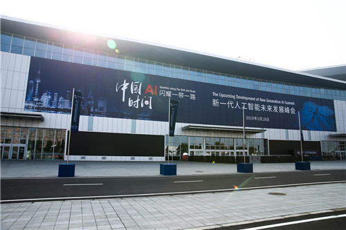 深蘭科技打造多功能AI公交 引領未來城市智能出行
