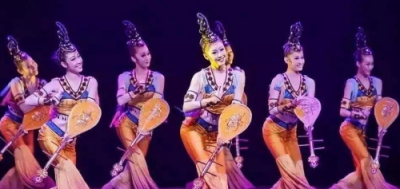 wimi微美云息讓數(shù)百?lài)?guó)際全息模特入商場(chǎng)免費(fèi)全球AI走秀