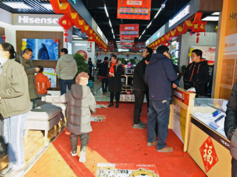蘇寧易購直營店年貨節(jié)進(jìn)入選購高峰期，縣鎮(zhèn)消費(fèi)者嗨翻天