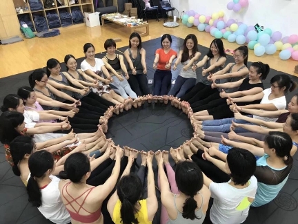 每日瑜伽APP-零基礎快速入門，讓你健康變美不再是夢！