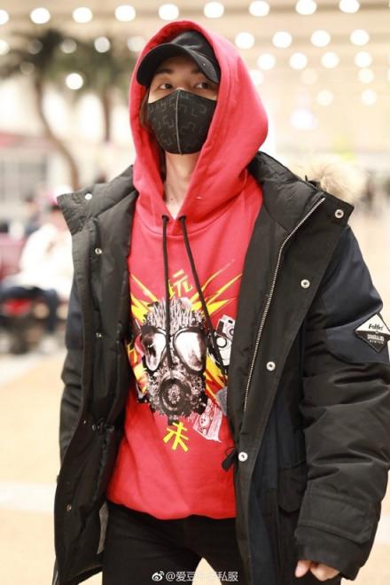 情人節(jié)最大驚喜來自京東電腦數(shù)碼？“玩”系列跨界潮服亮相北京三里屯