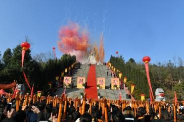 我有幸現(xiàn)場(chǎng)參與張仲景誕辰日盛典，祭拜醫(yī)圣祈福健康！