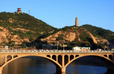 從延安出發(fā)，向全國(guó)奮進(jìn)！
