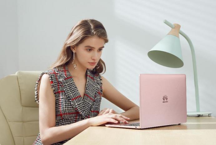 喜歡她何不送櫻粉金華為MateBook 13筆記本給她！