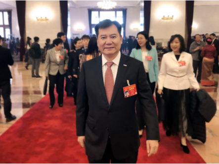 張近東的第17次兩會：在民營企業(yè)的春天，許下一份承諾！
