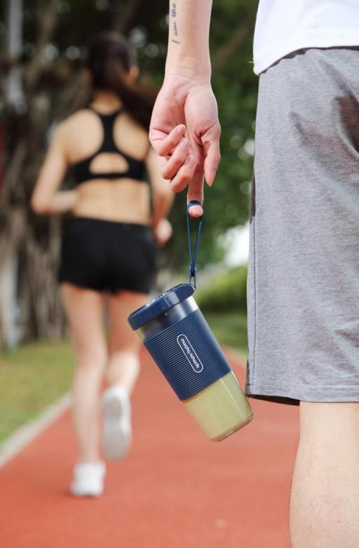 還在用保溫杯？時(shí)尚男神新標(biāo)配——摩飛便攜榨汁杯