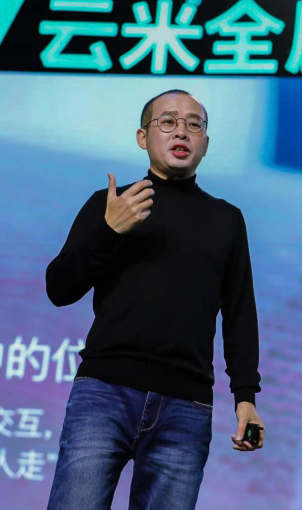 采訪云米 CEO 陳小平：方向?qū)α耍蛯ξ磥碛写┩噶?/></p><p>3 月 13 日,AWE 2019 開展前的第一天,云米在上海開了一場發(fā)布會,發(fā)布了一份和 IDC 聯(lián)合推出的《全球消費物聯(lián)網(wǎng)趨勢展望 2025》白皮書,談及了云米對于未來互聯(lián)網(wǎng)家電發(fā)展趨勢的理解,同時還推出了數(shù)款新品。</p><p>而在發(fā)布會之前,我們則有幸參加了一場和云米 CEO 陳小平的對話,聽到了陳小平口中云米的發(fā)展、競爭和對未來的期待。下面就是我們精簡整理過的采訪詳情,或許可以幫助你了解這家“全屋互聯(lián)網(wǎng)家電”企業(yè)的更多細節(jié)。</p><p align=