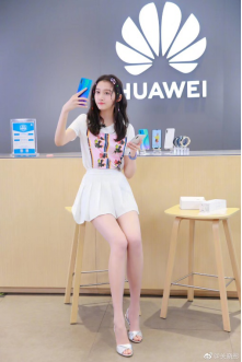 關(guān)曉彤直播 星星妝美呆！揭秘最愛自拍神器！