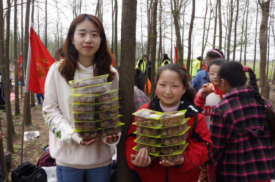 踏春郊游，五香居為留守兒童送上美食和關愛