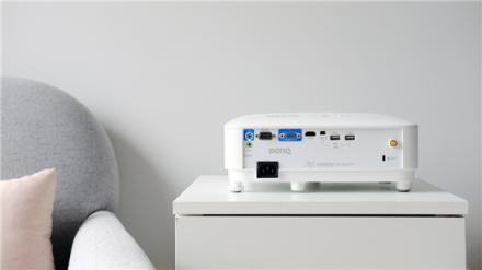 智能商務(wù)明基E580白天投影機(jī)——開會(huì)再不用跑去拉窗簾