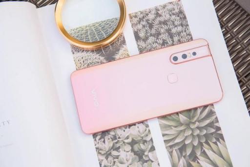 vivo S1寵愛粉強(qiáng)勢來襲，超強(qiáng)自拍發(fā)現(xiàn)更美的你