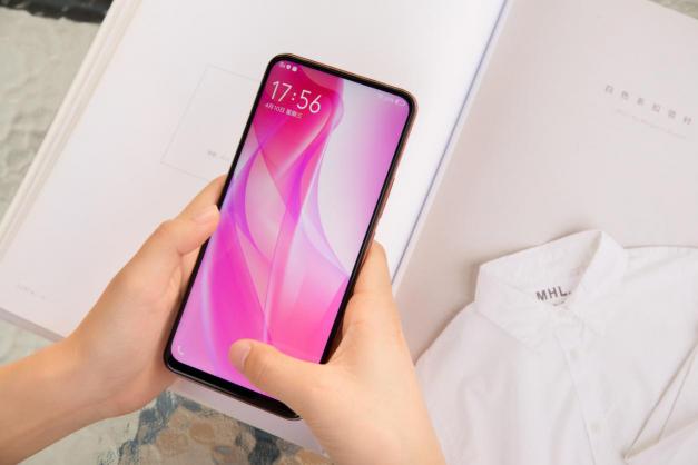vivo S1寵愛粉強(qiáng)勢來襲，超強(qiáng)自拍發(fā)現(xiàn)更美的你