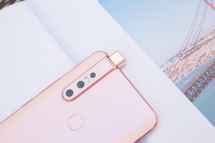 vivo S1寵愛粉強(qiáng)勢來襲，超強(qiáng)自拍發(fā)現(xiàn)更美的你