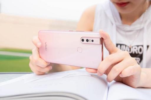 vivo S1寵愛粉強(qiáng)勢來襲，超強(qiáng)自拍發(fā)現(xiàn)更美的你