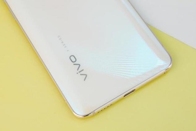 從此和挖孔屏說再見，vivo X27帶你領(lǐng)略真全面屏的魅力！