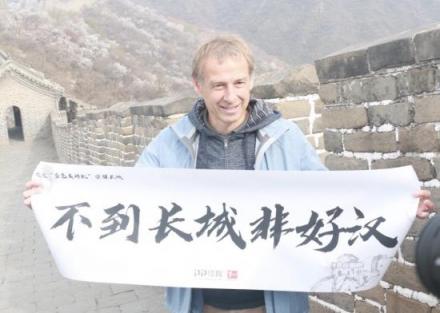 克林斯曼驚現(xiàn)北京朝陽區(qū)蘇寧小店，現(xiàn)場攤起了“金色大煎餅”