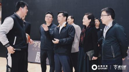 國家體育總局副局長李建明參觀鷹和鷹場館，全民健身在路上