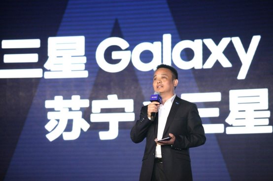 手卡又藏天機(jī)？蘇寧侯恩龍嘗鮮三星折疊屏