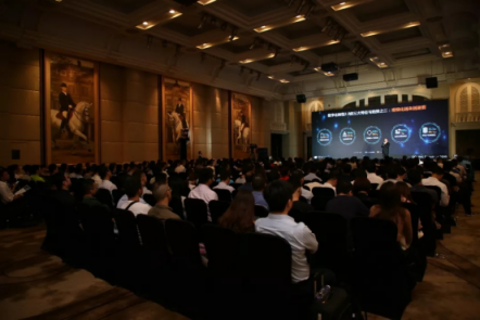 IDC：ICT市場(chǎng)新趨勢(shì)——?jiǎng)?chuàng)新x 智能+ 規(guī)?！?/></p><p>隨著慢全球化趨勢(shì)來(lái)臨，經(jīng)濟(jì)增長(zhǎng)放緩，貿(mào)易摩擦加劇。行業(yè)的跨界融合趨勢(shì)愈發(fā)明顯，競(jìng)爭(zhēng)也越來(lái)越激烈。數(shù)字化原生代開始陸續(xù)進(jìn)入中產(chǎn)者行列，其對(duì)產(chǎn)品與服務(wù)的需求也更加嚴(yán)苛。這些都對(duì)企業(yè)造成了巨大業(yè)務(wù)壓力，也成為企業(yè)深入做數(shù)字化轉(zhuǎn)型的原因。數(shù)字化轉(zhuǎn)型是業(yè)務(wù)的轉(zhuǎn)型，但需要最新數(shù)字技術(shù)與之結(jié)合，因此，深入洞悉ICT技術(shù)與市場(chǎng)發(fā)展趨勢(shì)是行業(yè)用戶實(shí)現(xiàn)數(shù)字化轉(zhuǎn)型的基石，也是ICT解決方案商獲取商機(jī)的途徑。</p><p align=